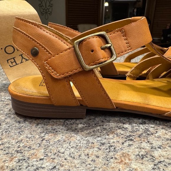 Frye and Co. Meenah Woven Strappy Sandals. Sz 10 - Picture 7 of 7